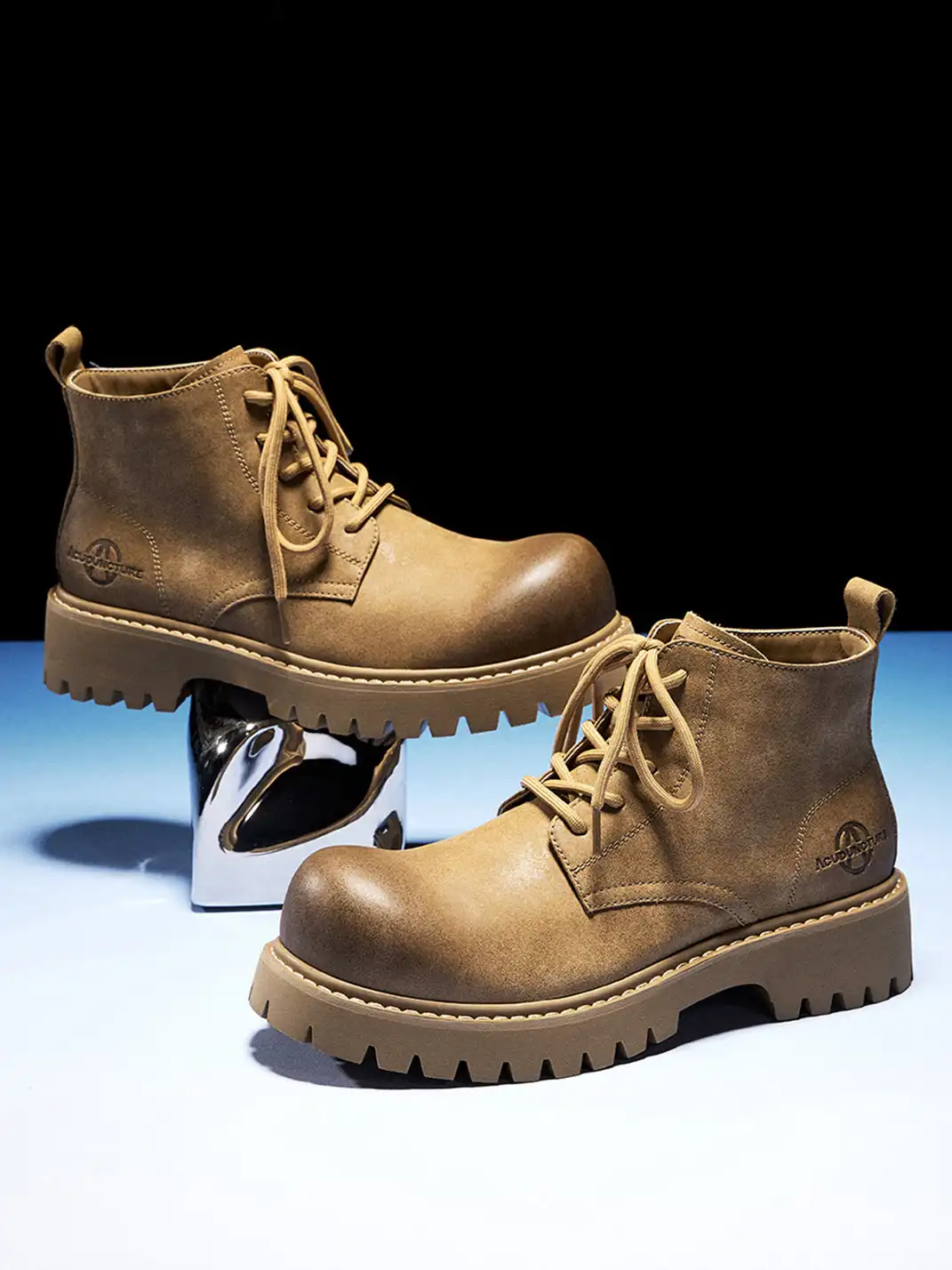 ACUPUNCTURE | Classic Upturned Toe Lace-Up Martin Boots