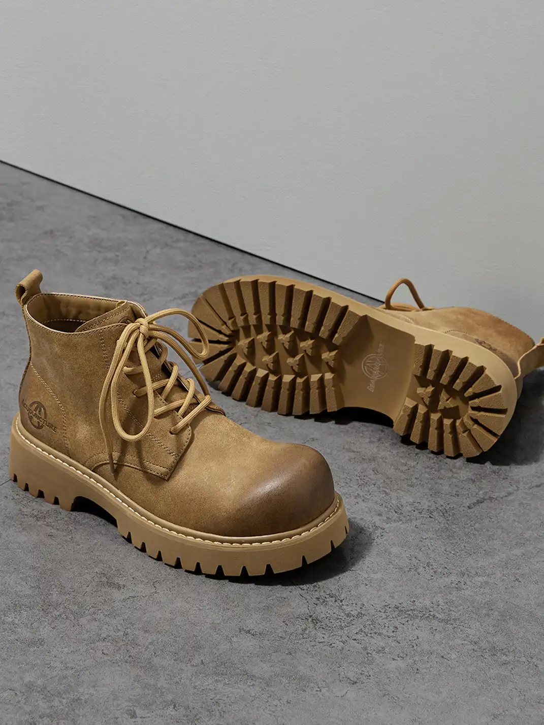 ACUPUNCTURE | Classic Upturned Toe Lace-Up Martin Boots