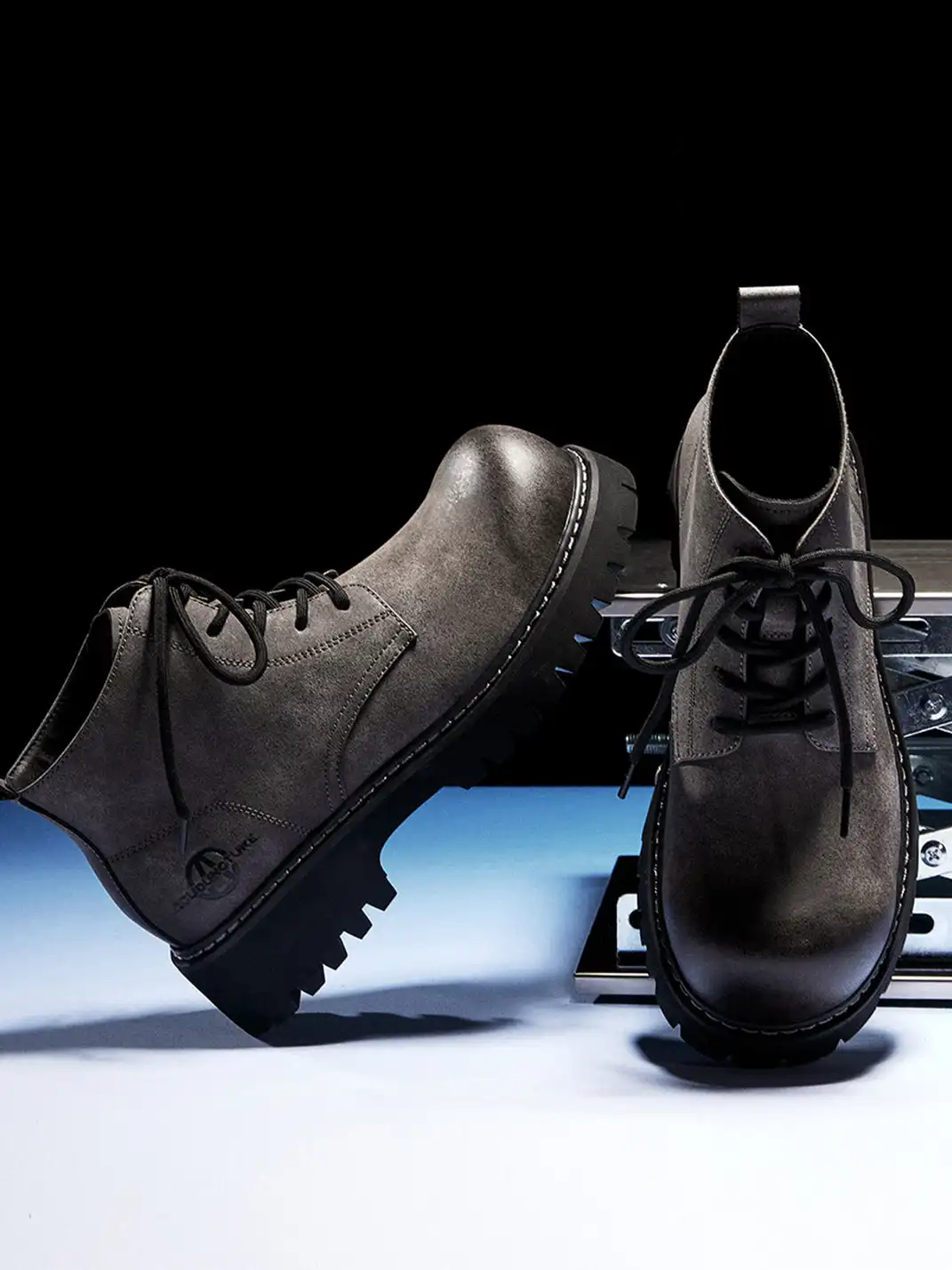 ACUPUNCTURE | Classic Upturned Toe Lace-Up Martin Boots