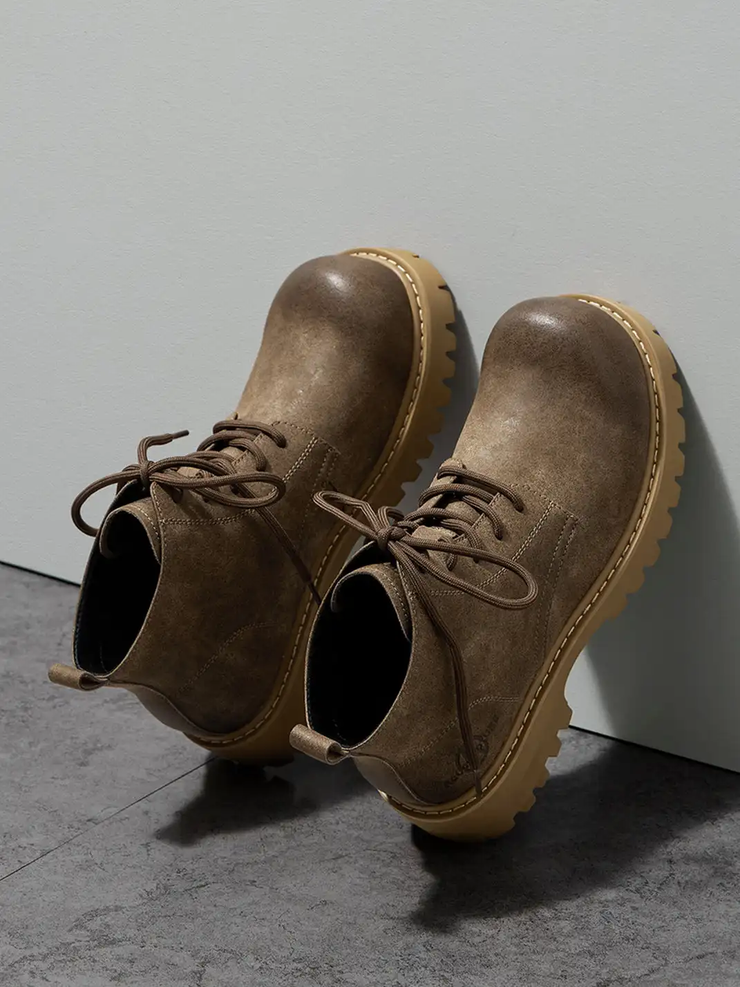 ACUPUNCTURE | Classic Upturned Toe Lace-Up Martin Boots