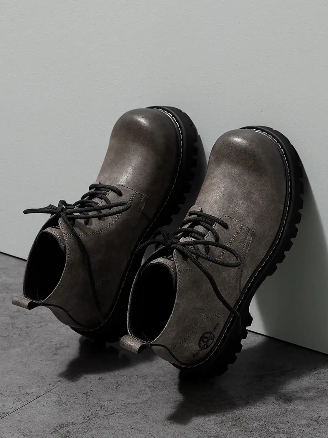 ACUPUNCTURE | Classic Upturned Toe Lace-Up Martin Boots