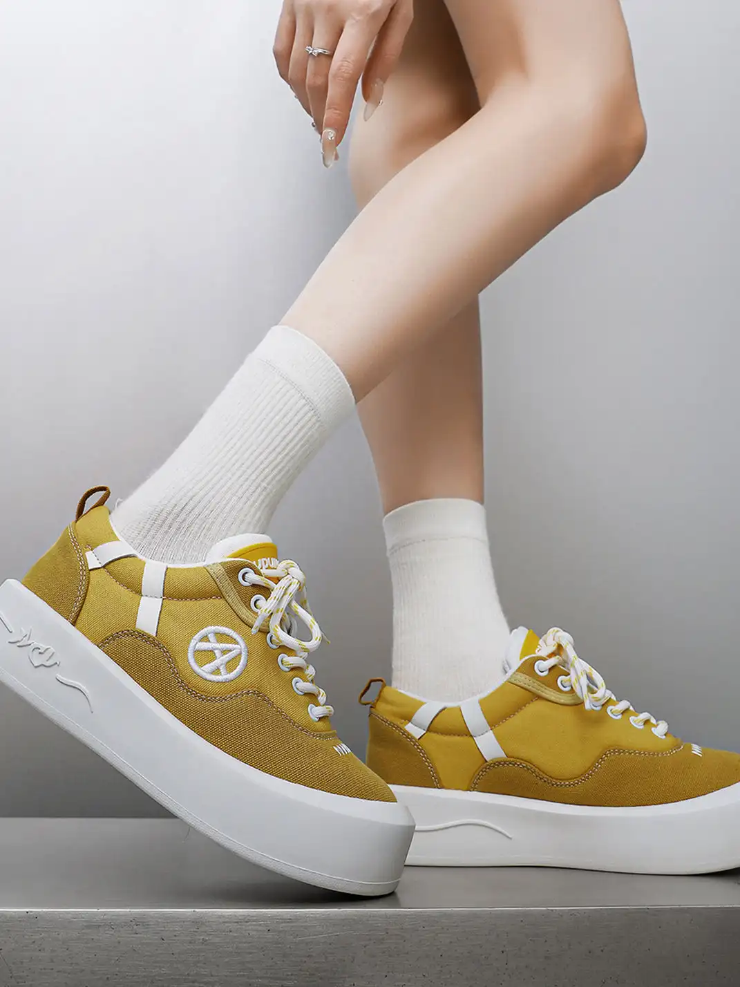 ACUPUNCTURE | Color-Blocked Canvas Platform Sneakers