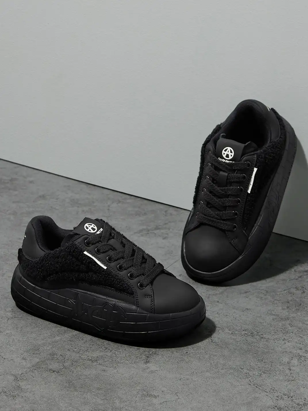 ACUPUNCTURE | Fleece Panel Thick Sole Sneakers