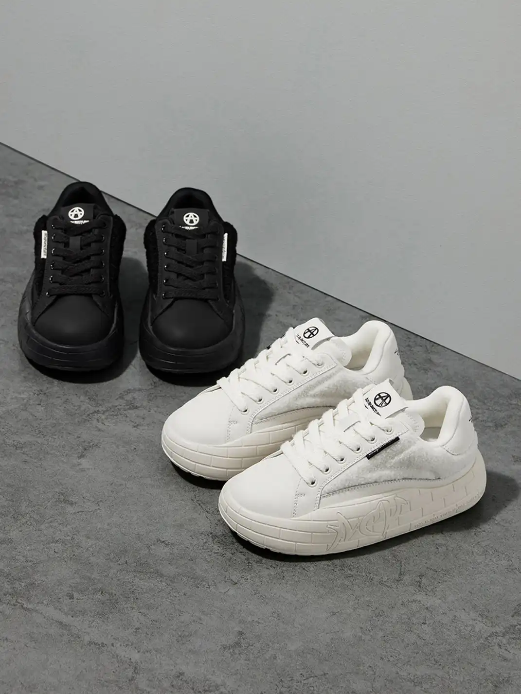 ACUPUNCTURE | Fleece Panel Thick Sole Sneakers