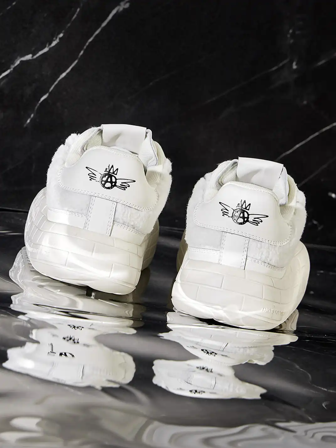 ACUPUNCTURE | Fleece Panel Thick Sole Sneakers