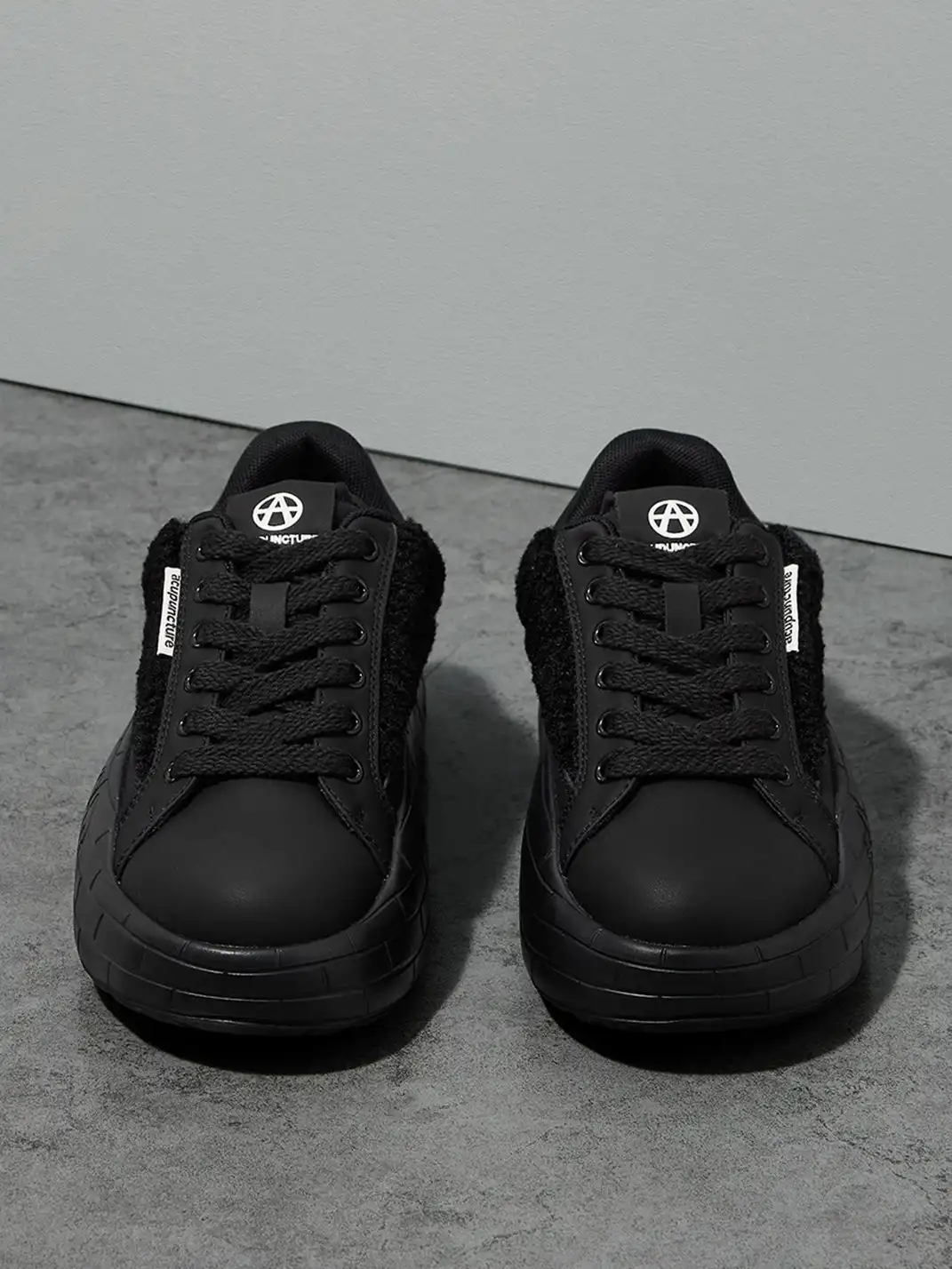 ACUPUNCTURE | Fleece Panel Thick Sole Sneakers