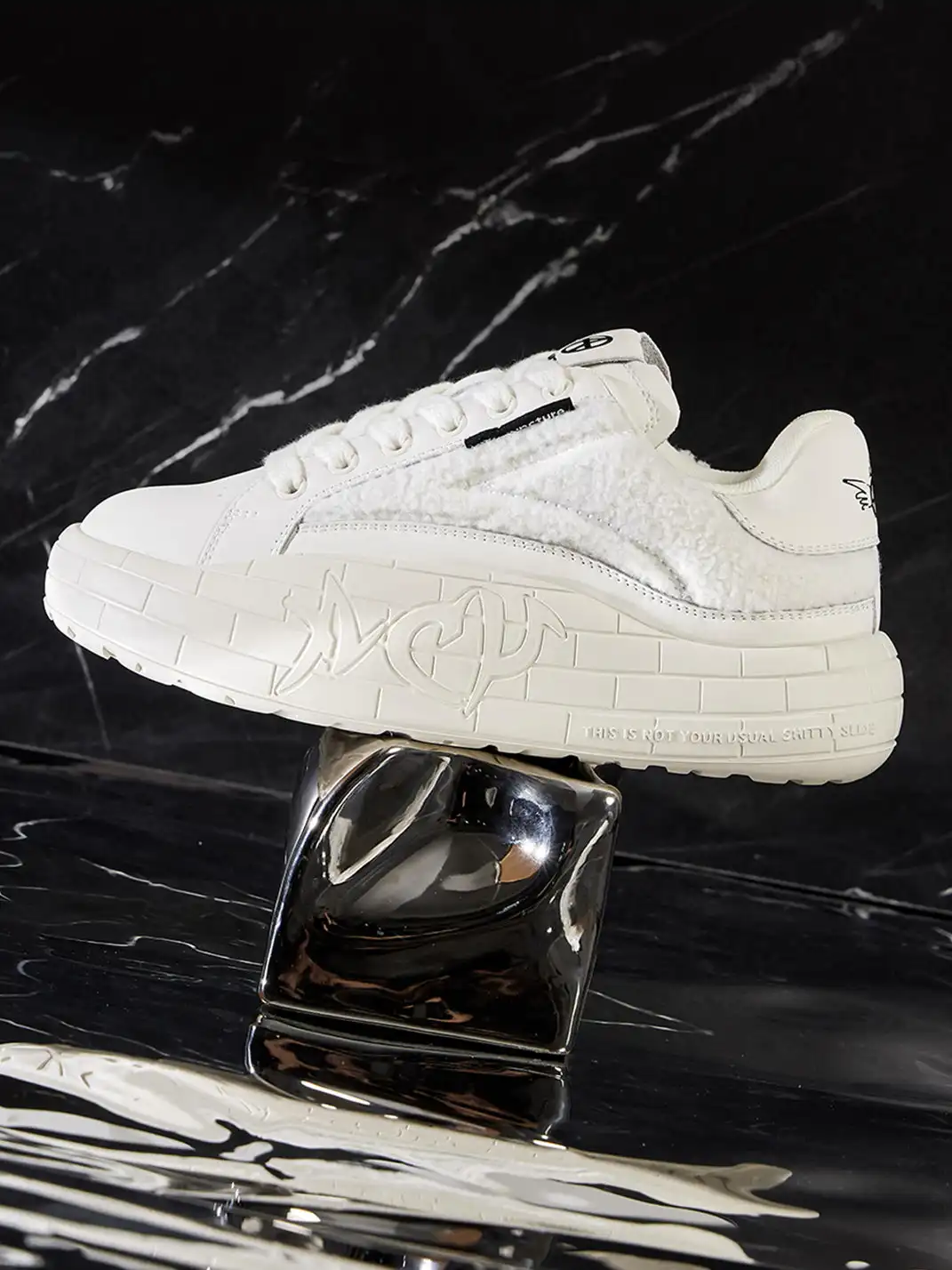 ACUPUNCTURE | Fleece Panel Thick Sole Sneakers