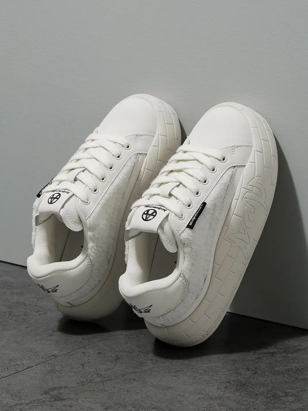 ACUPUNCTURE | Fleece Panel Thick Sole Sneakers