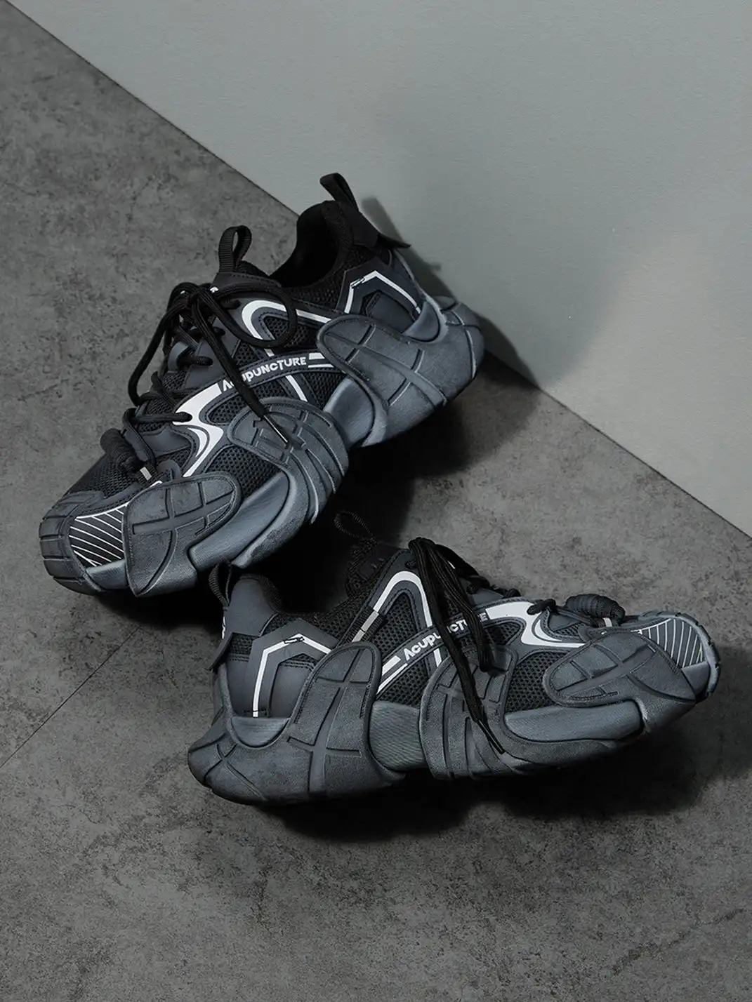 ACUPUNCTURE | Trendy Metallic Accent Platform Sneakers