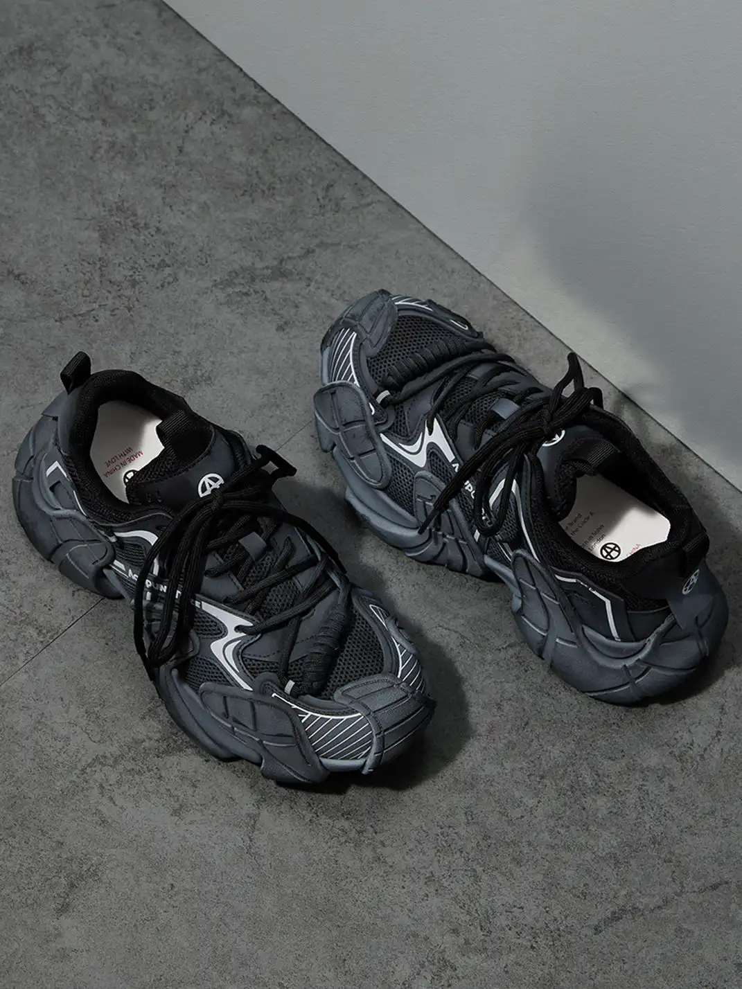 ACUPUNCTURE | Trendy Metallic Accent Platform Sneakers