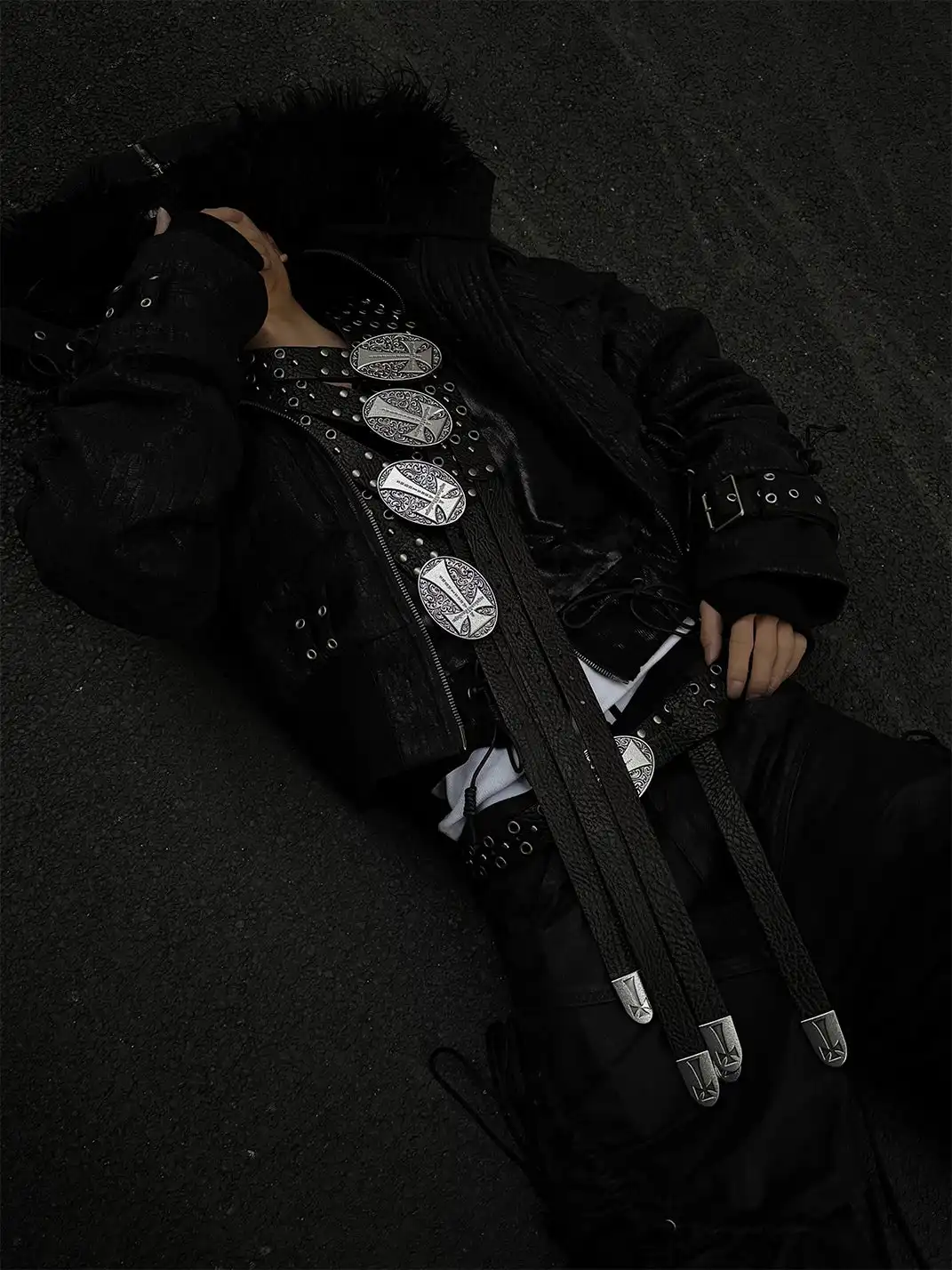ATA NOTHINGNESS | Cross-Carved Leather Belt