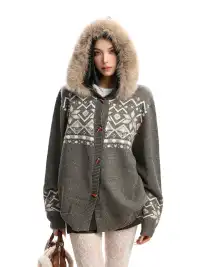 BIGGOLD | Detachable Fur Collar Horn Button Sweater