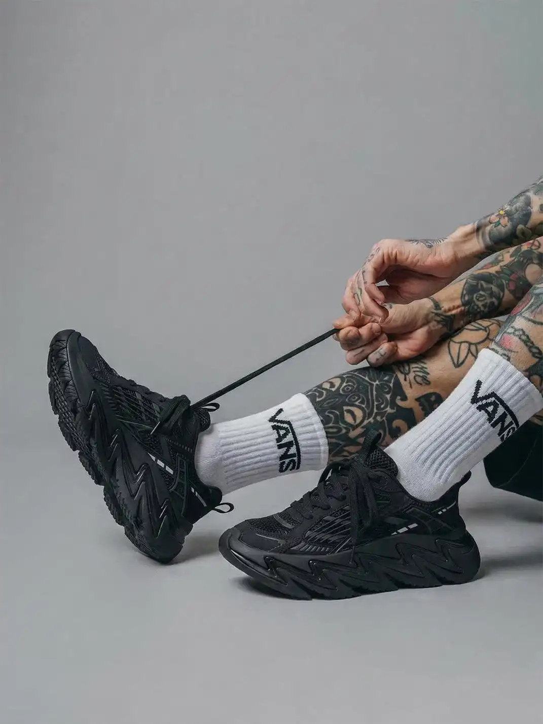 M88M | Zigzag Sole Chunky Sneakers-Black