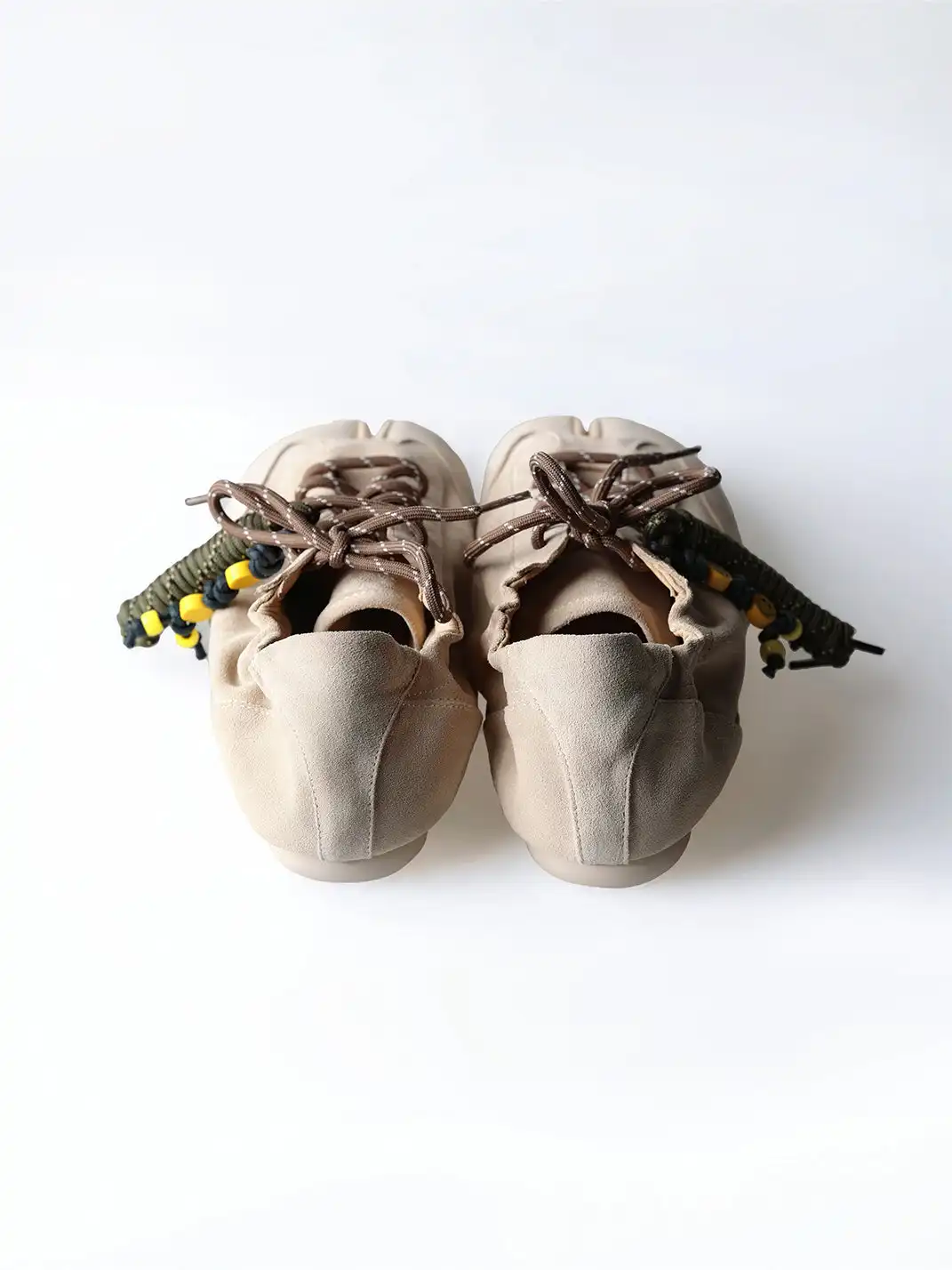 6CRAYON | Khaki Suede Cowhide Thin-Sole Tabi Sneakers