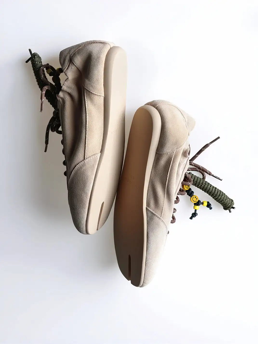 6CRAYON | Khaki Suede Cowhide Thin-Sole Tabi Sneakers
