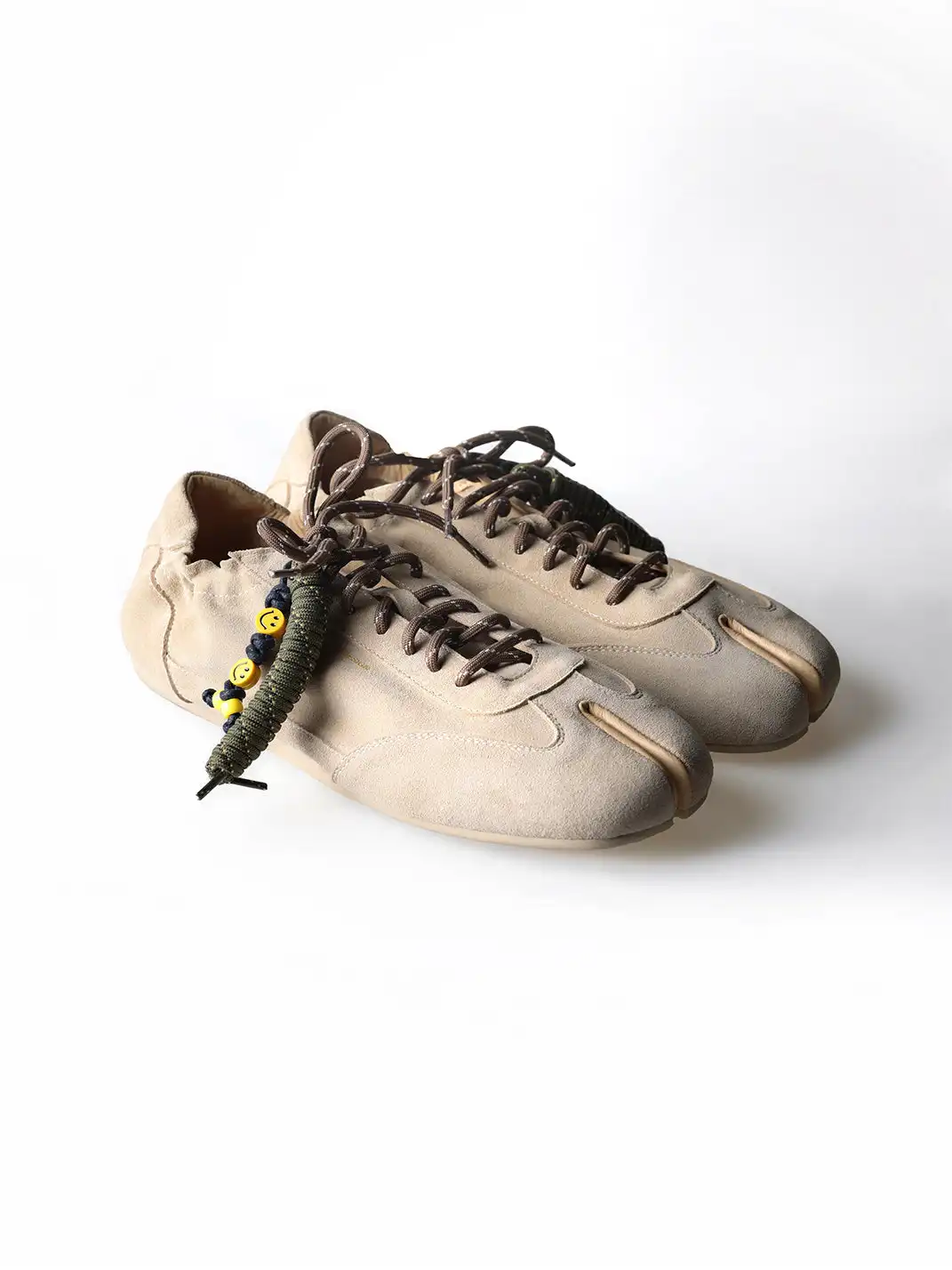 6CRAYON | Khaki Suede Cowhide Thin-Sole Tabi Sneakers