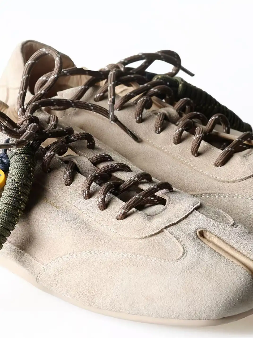 6CRAYON | Khaki Suede Cowhide Thin-Sole Tabi Sneakers