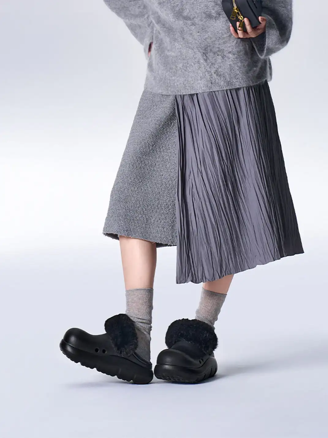 BEYS | Faux Fur Lined Slippers-Black