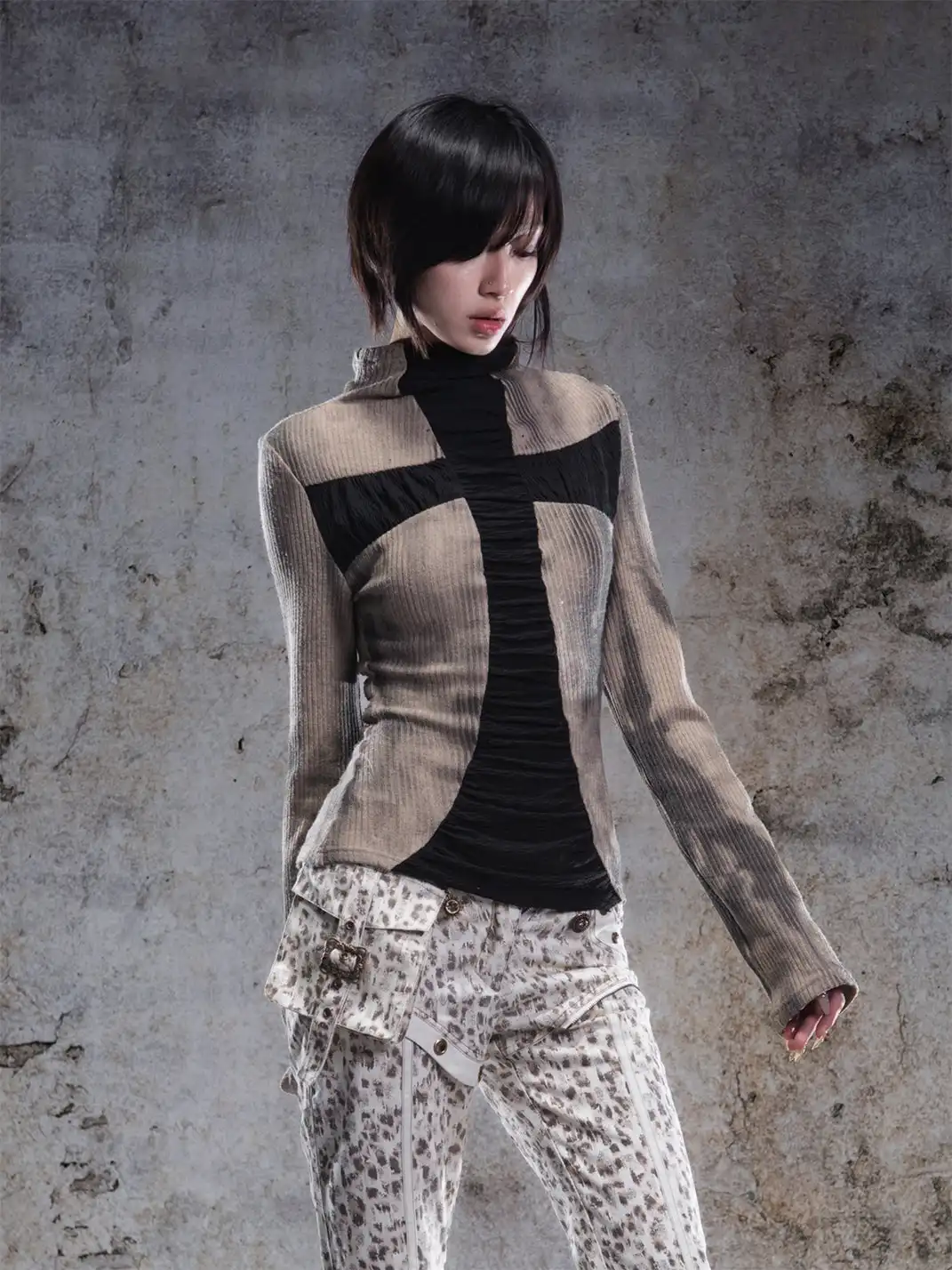 ARIADNAw | Cross-Shaped Two-Way Knitted Long-Sleeved Sweater
