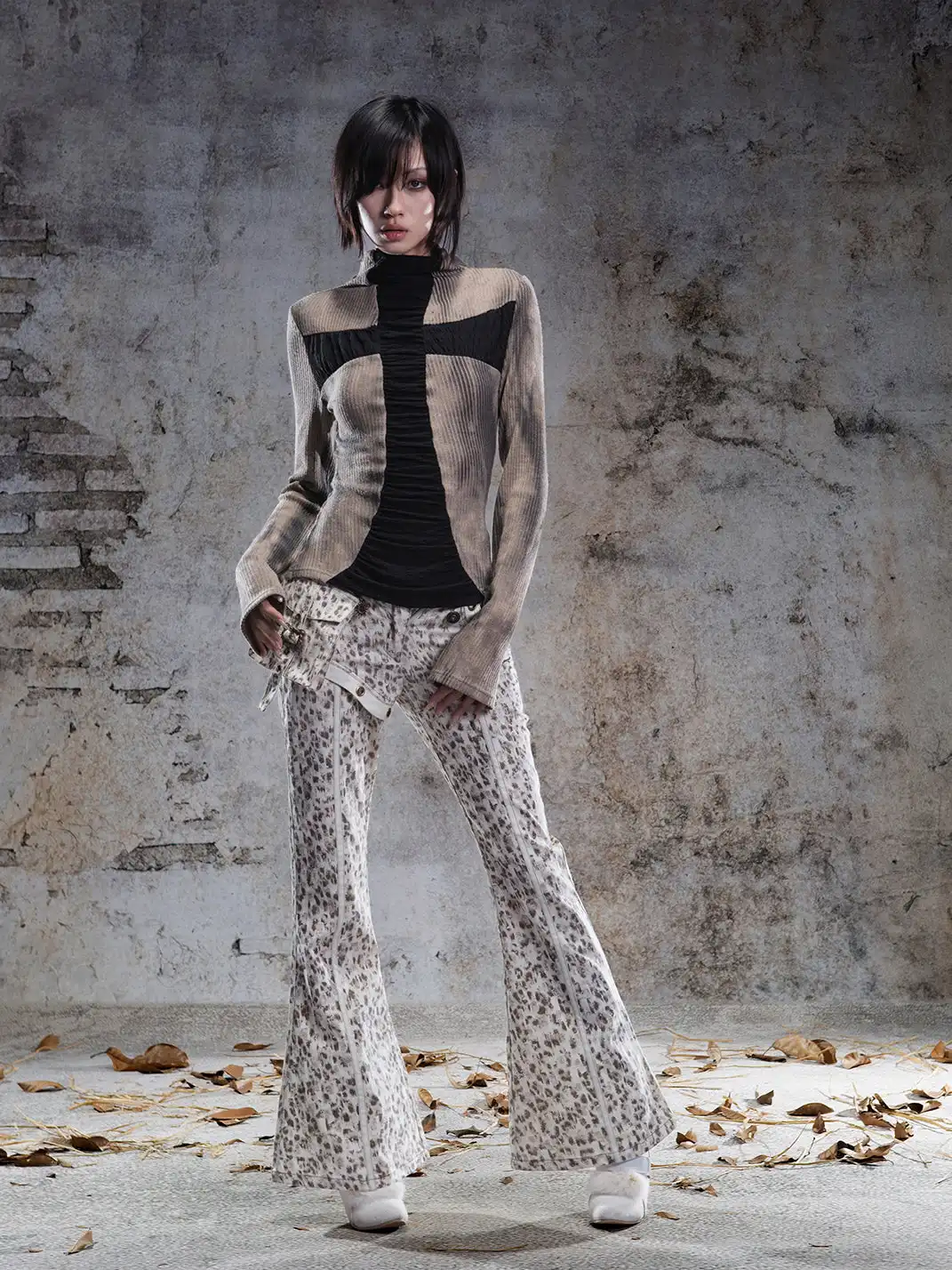 ARIADNAw | Cross-Shaped Two-Way Knitted Long-Sleeved Sweater