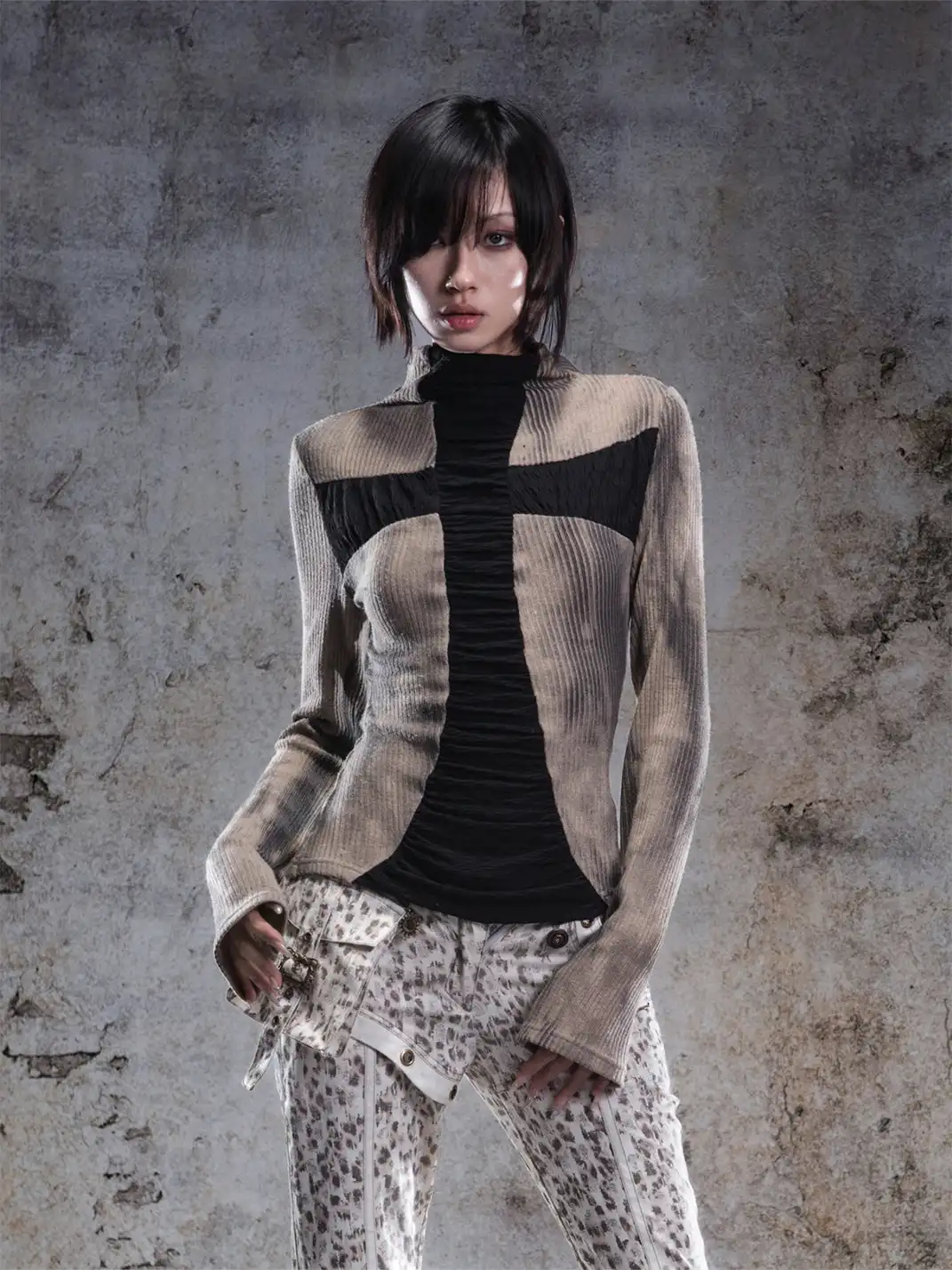 ARIADNAw | Cross-Shaped Two-Way Knitted Long-Sleeved Sweater