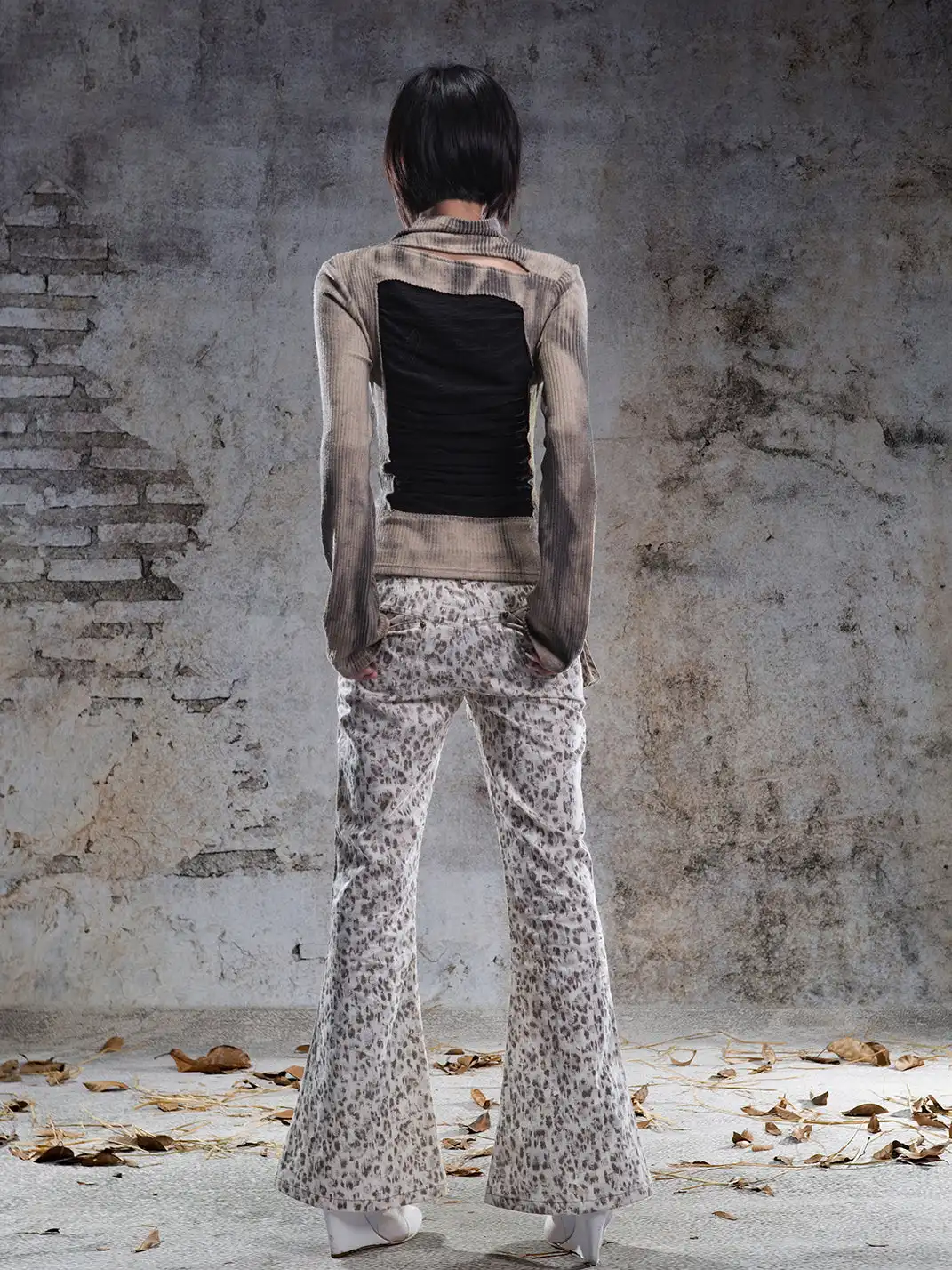 ARIADNAw | Cross-Shaped Two-Way Knitted Long-Sleeved Sweater