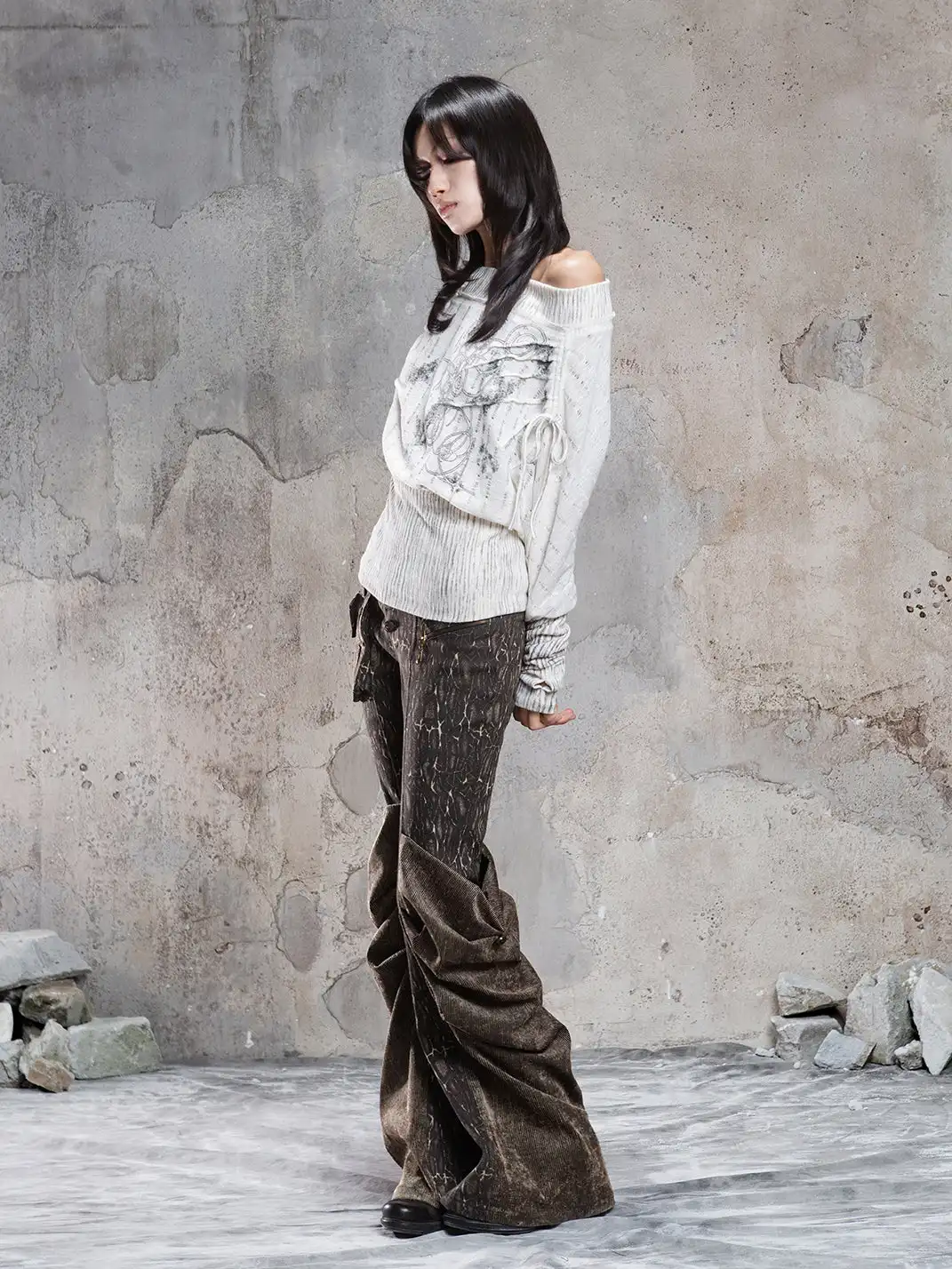 ARIADNAw | Pleated Accents Stylish Slim-Fit Long Flared Pants