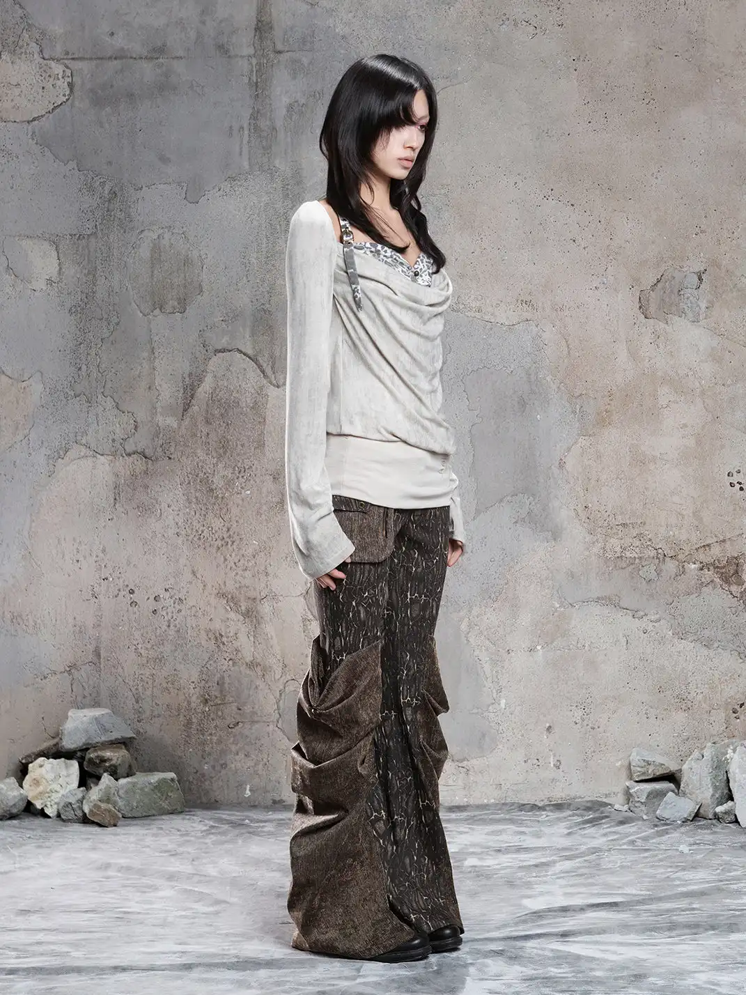 ARIADNAw | Pleated Accents Stylish Slim-Fit Long Flared Pants