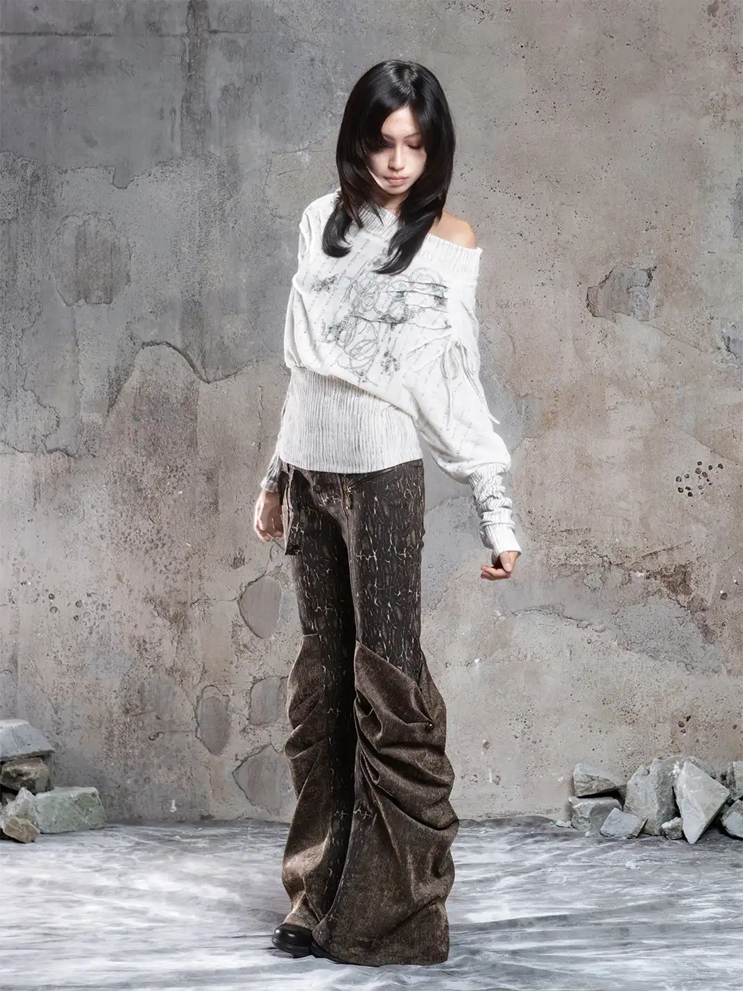 ARIADNAw | Pleated Accents Stylish Slim-Fit Long Flared Pants
