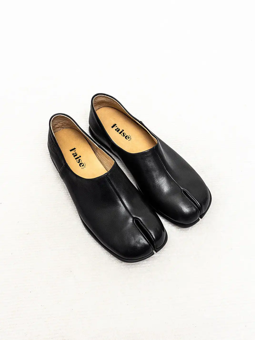 L'aise | Vegetable-Tanned Sheepskin Tabi Shoes
