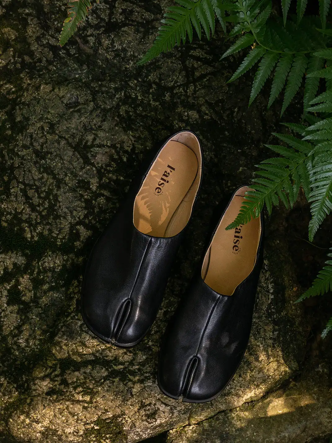 L'aise | Vegetable-Tanned Sheepskin Tabi Shoes