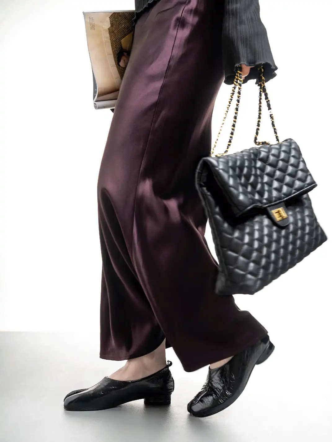 L'aise | Wrinkled Patent Leather Retro Tabi Shoes-Black