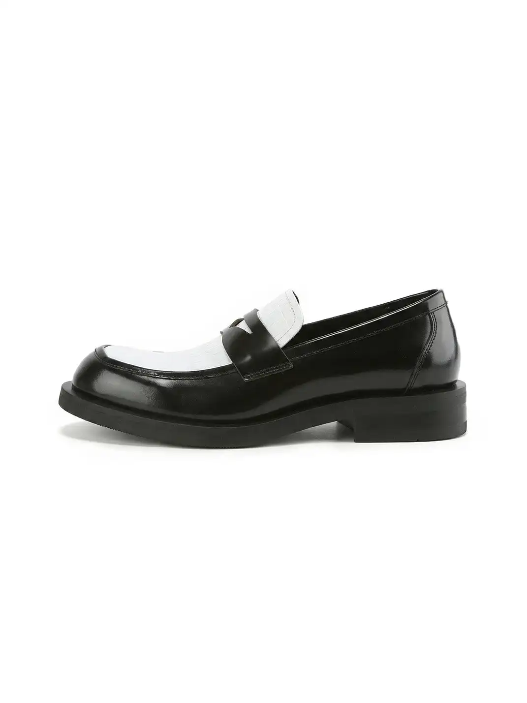 CYCYCY | Retro Square-Toe Crocodile-Patterned Patchwork Loafers-Black White