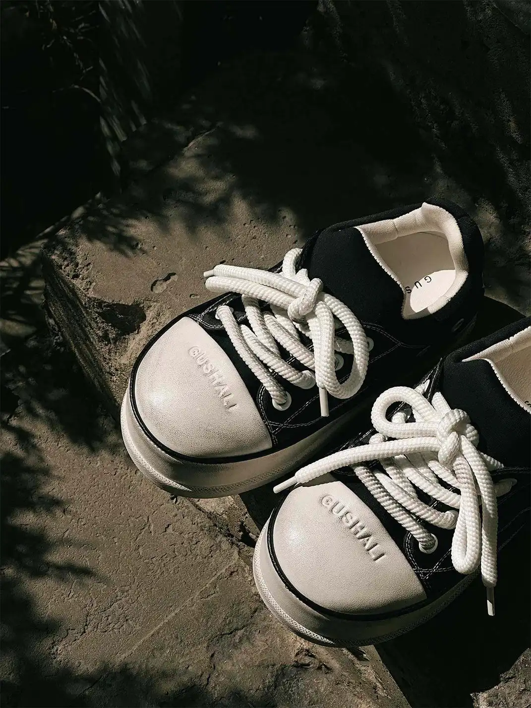 GSL | Retro Distressed Platform Sneakers-Black