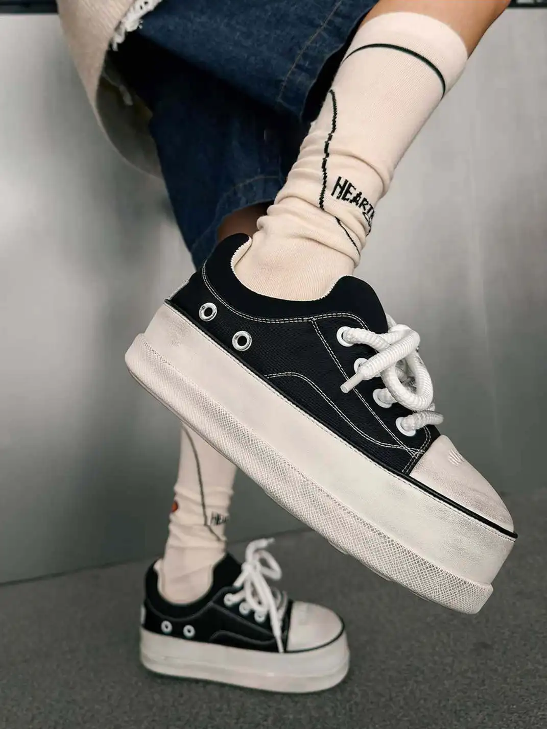 GSL | Retro Distressed Platform Sneakers-Black