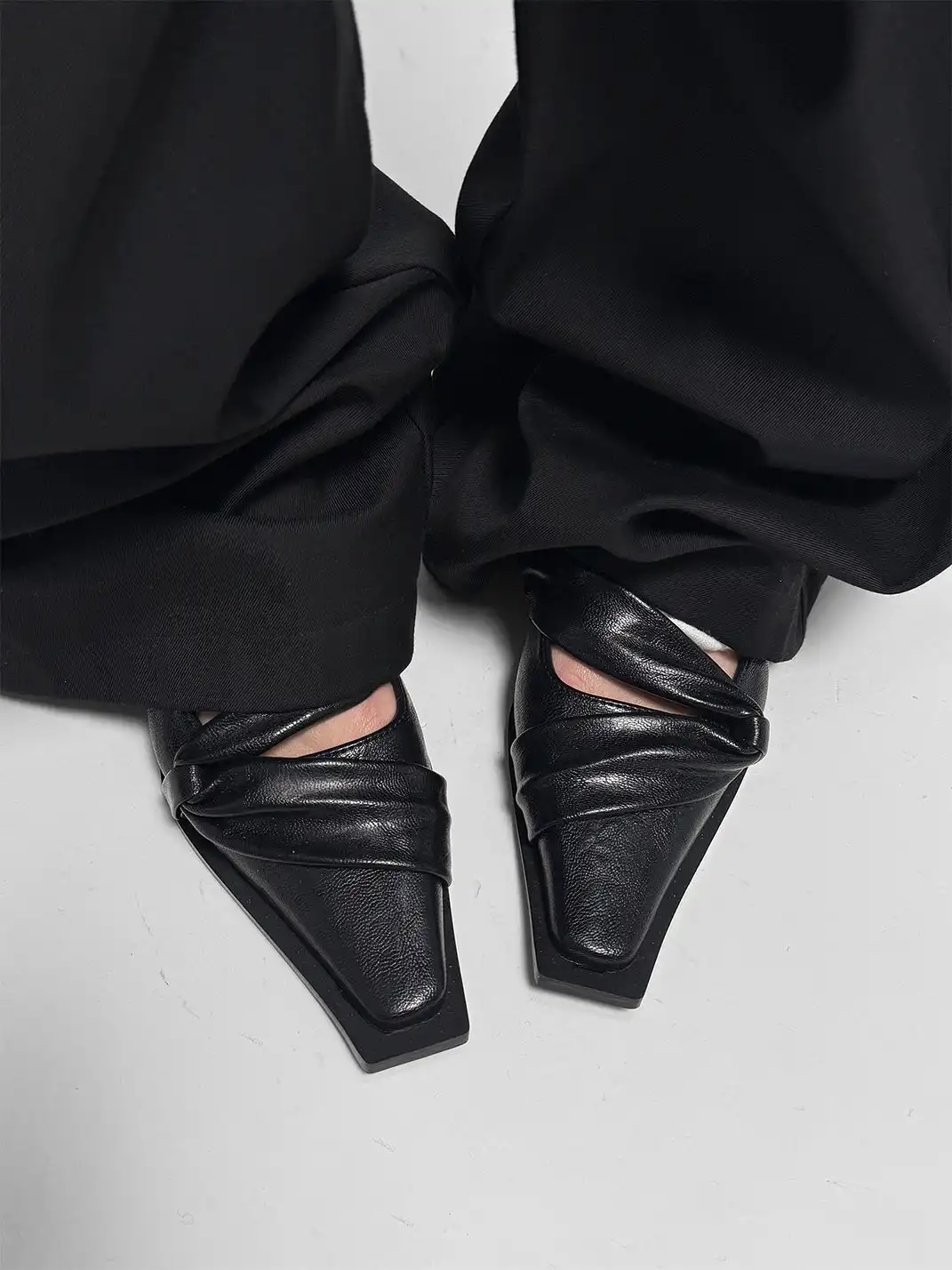ABstract Garden | Leather Square-Toe Low-Cut Flats