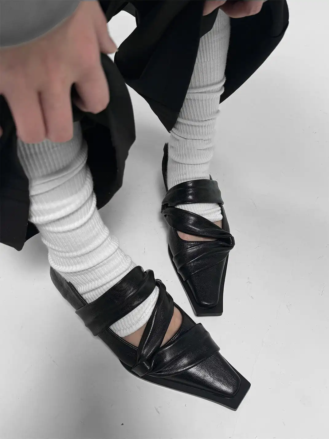 ABstract Garden | Leather Square-Toe Low-Cut Flats