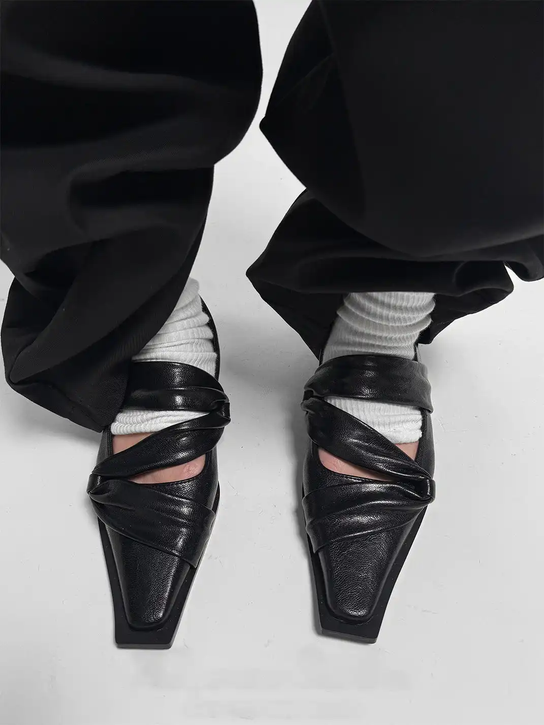 ABstract Garden | Leather Square-Toe Low-Cut Flats