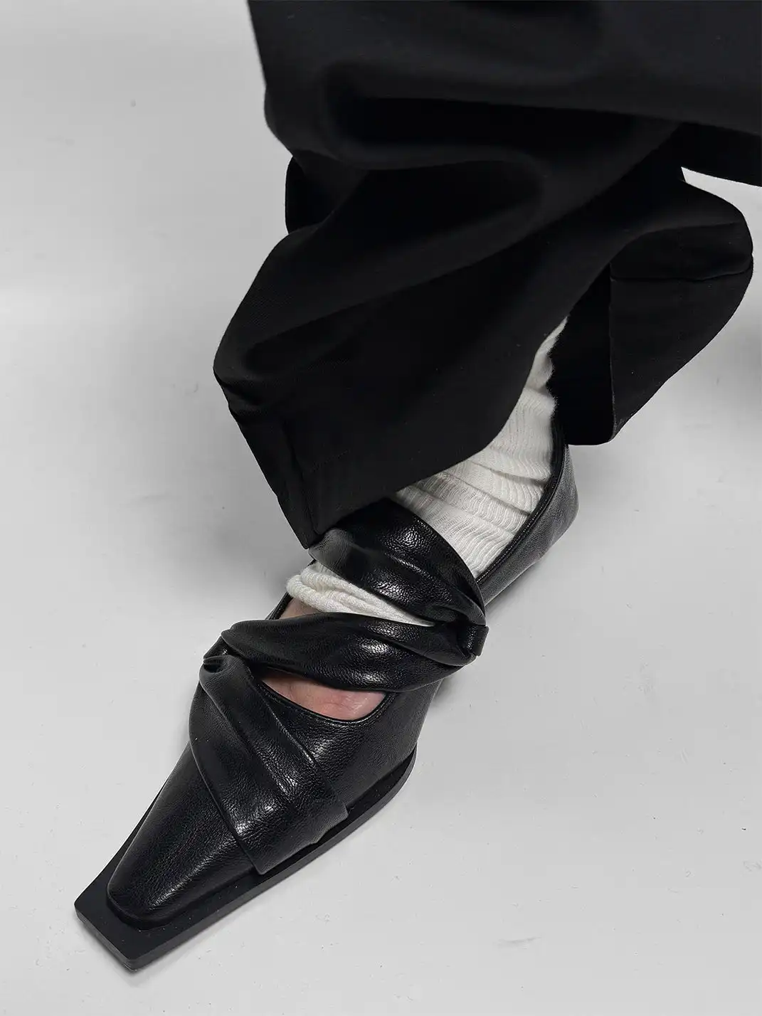 ABstract Garden | Leather Square-Toe Low-Cut Flats