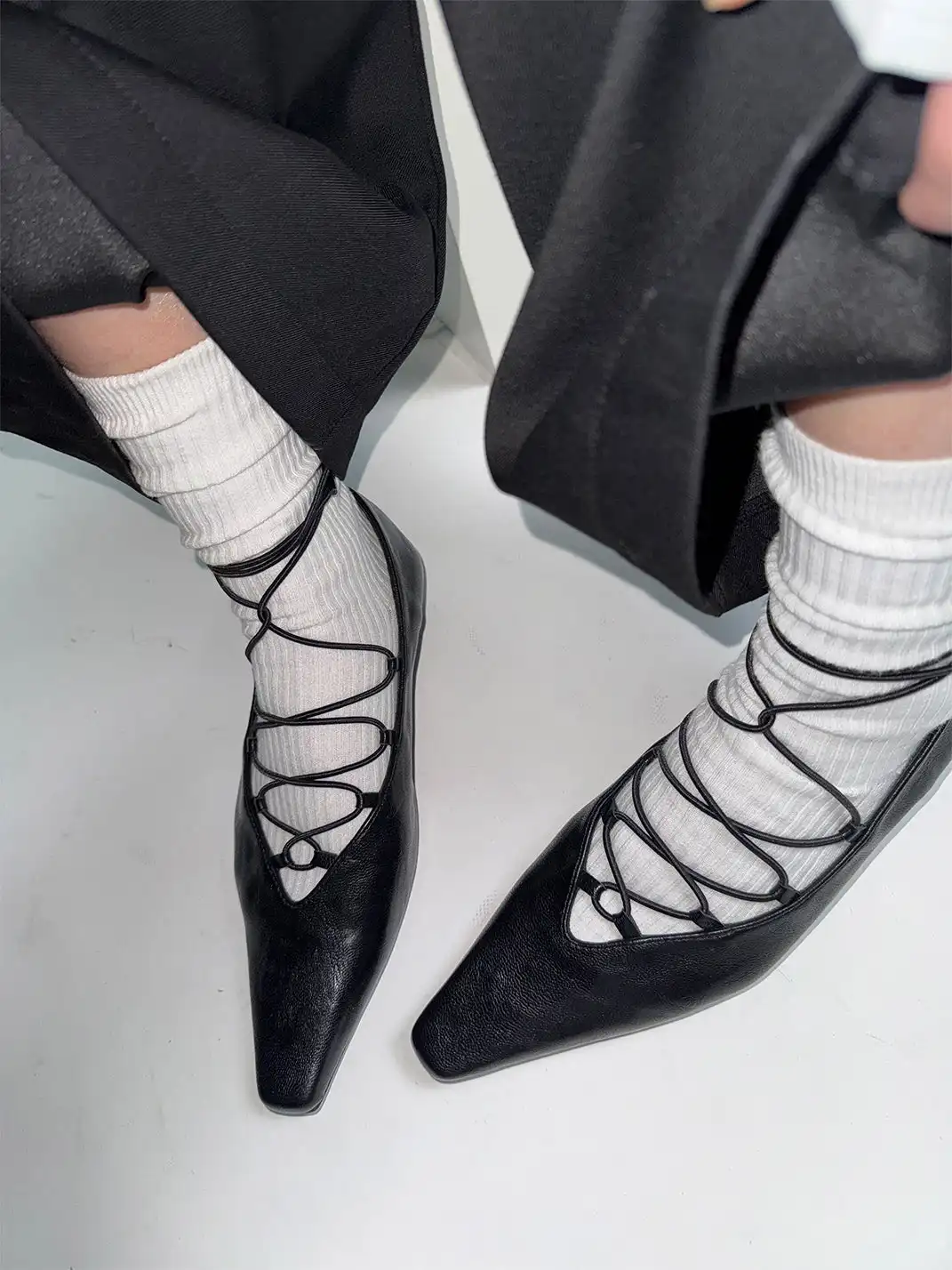 ABstract Garden | Cross-Strap Low-Heeled Mary Jane Shoes-Black