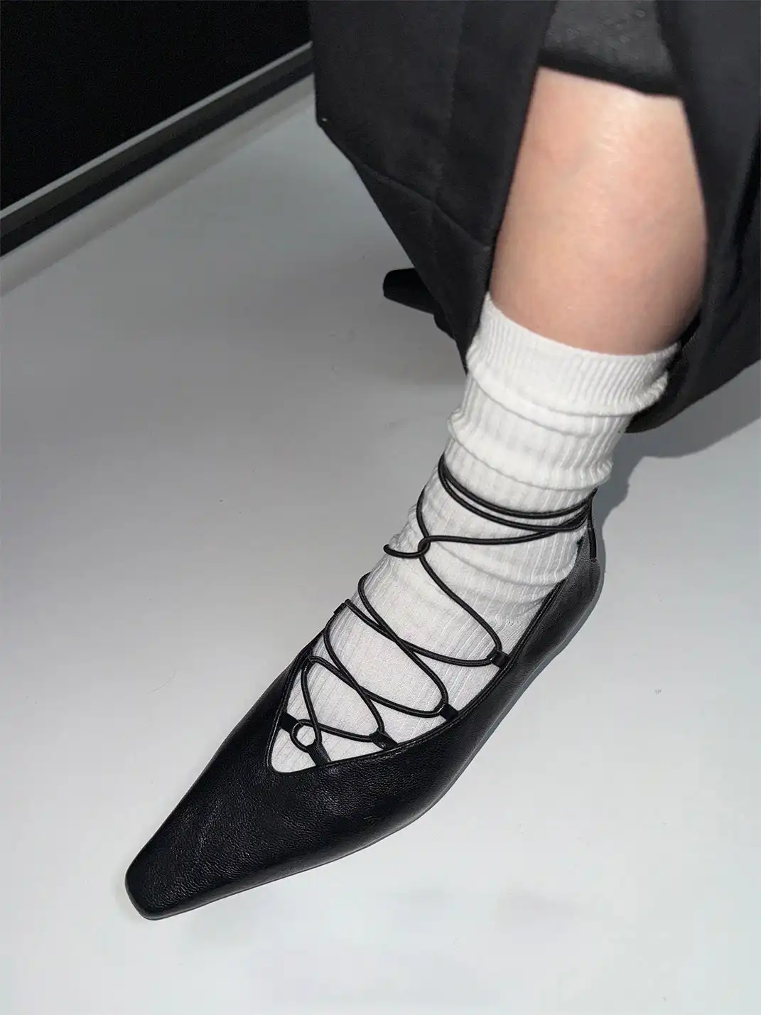 ABstract Garden | Cross-Strap Low-Heeled Mary Jane Shoes-Black