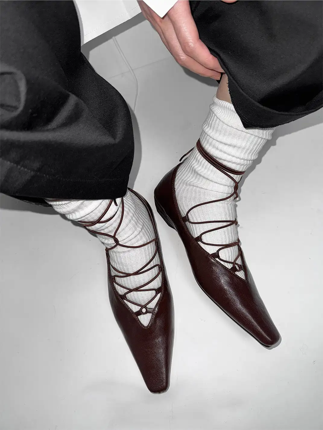 ABstract Garden | Cross-Strap Low-Heeled Mary Jane Shoes-Brown