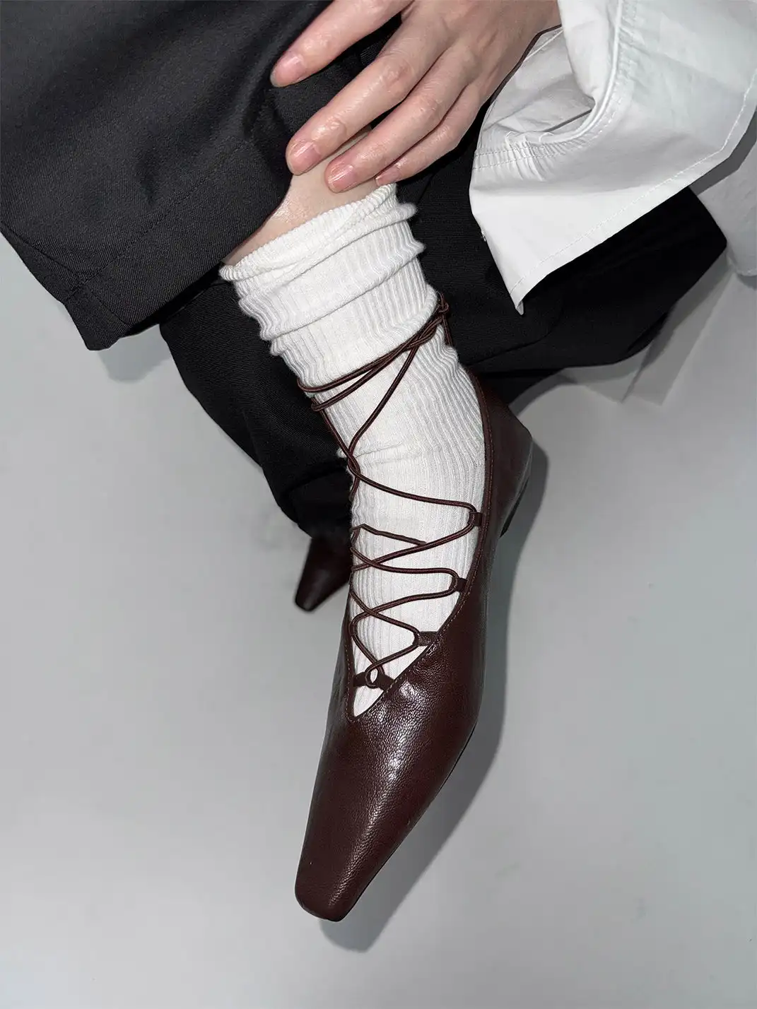ABstract Garden | Cross-Strap Low-Heeled Mary Jane Shoes-Brown