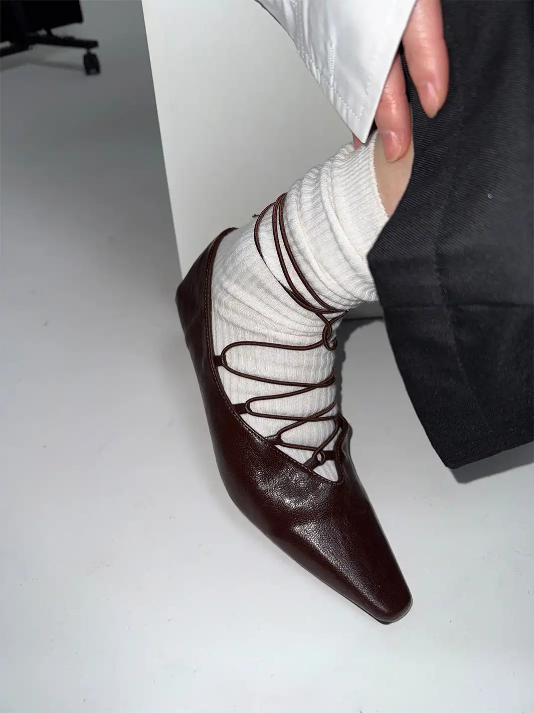 ABstract Garden | Cross-Strap Low-Heeled Mary Jane Shoes-Brown