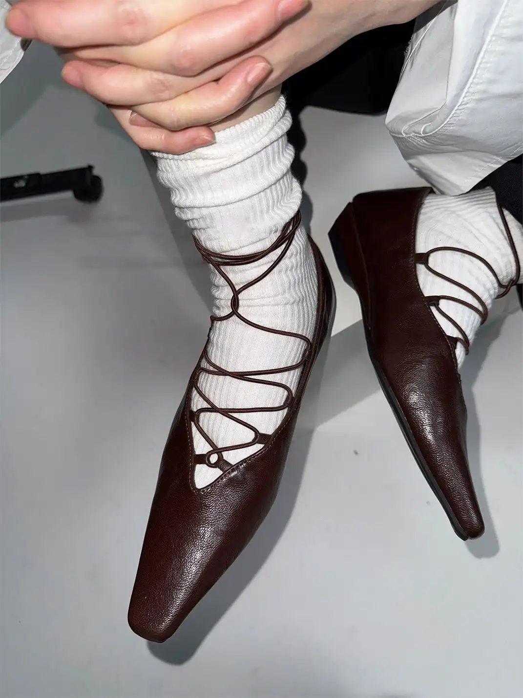 ABstract Garden | Cross-Strap Low-Heeled Mary Jane Shoes-Brown