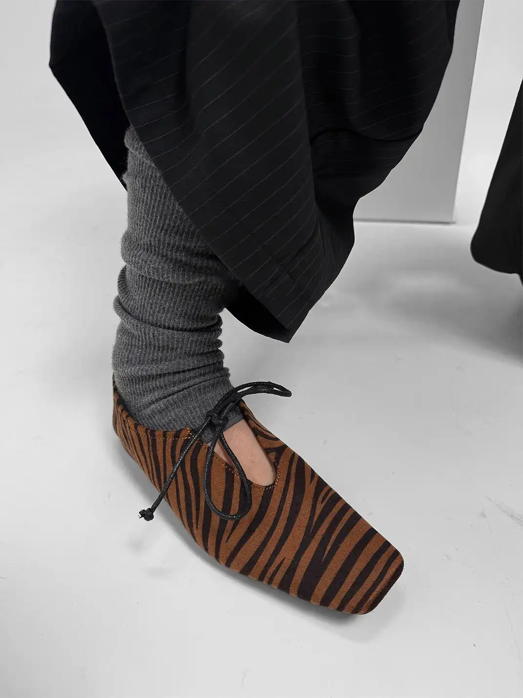 ABstract Garden | Low-Cut Zebra-Print Lace-Up Loafers-Brown