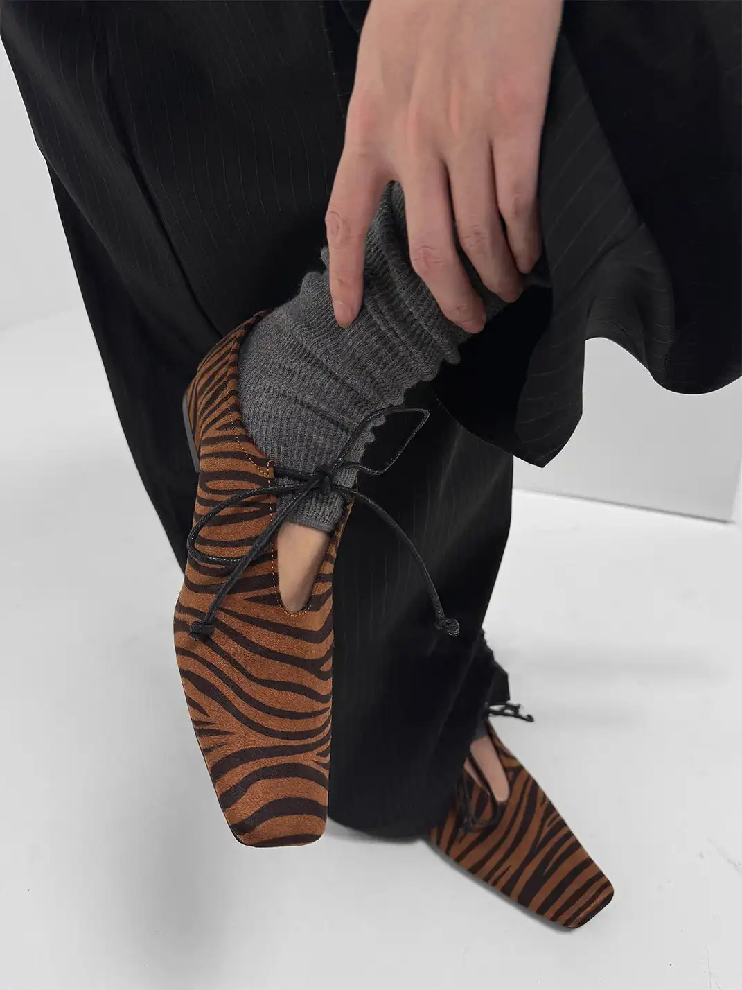 ABstract Garden | Low-Cut Zebra-Print Lace-Up Loafers-Brown