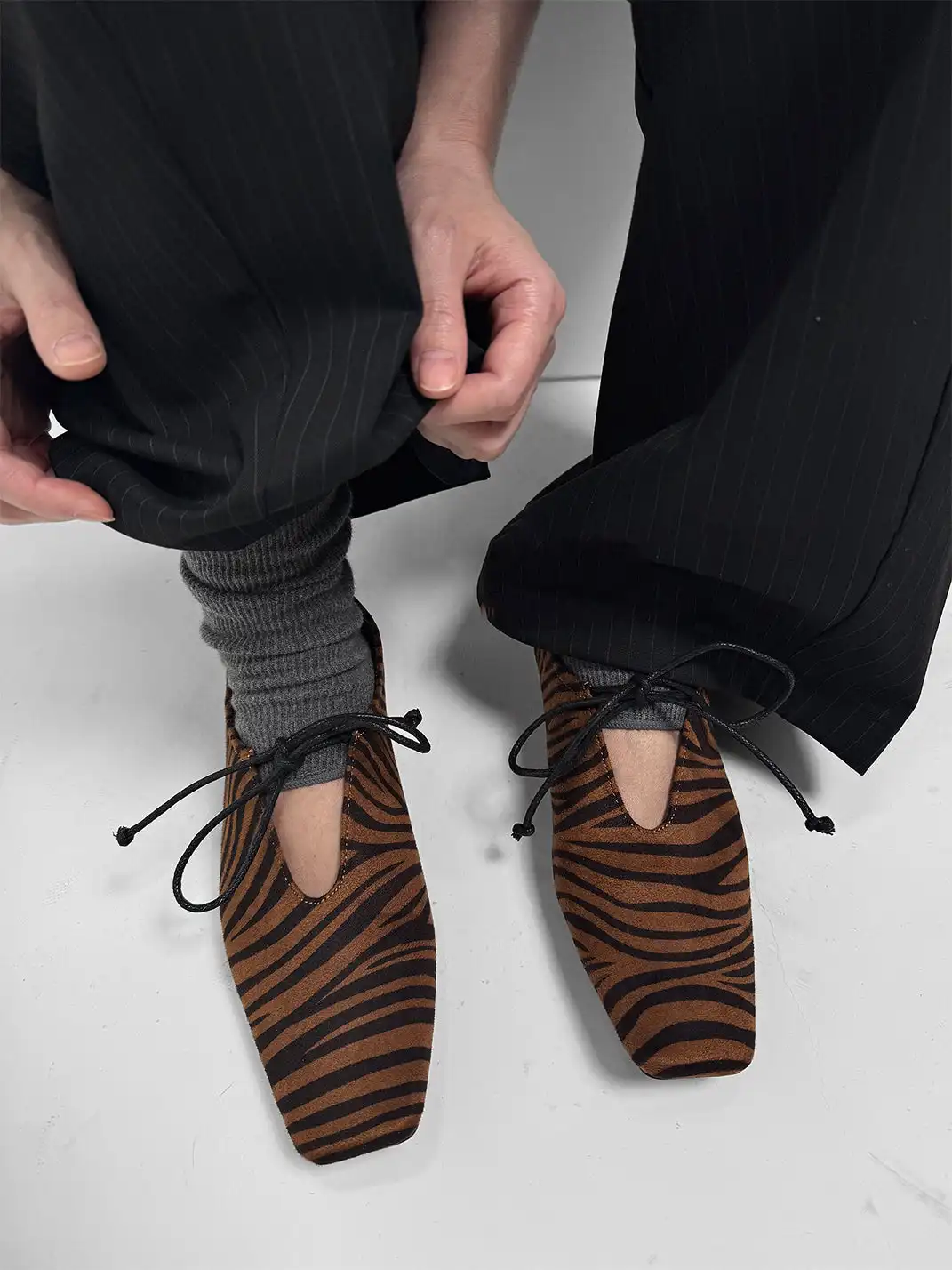 ABstract Garden | Low-Cut Zebra-Print Lace-Up Loafers-Brown