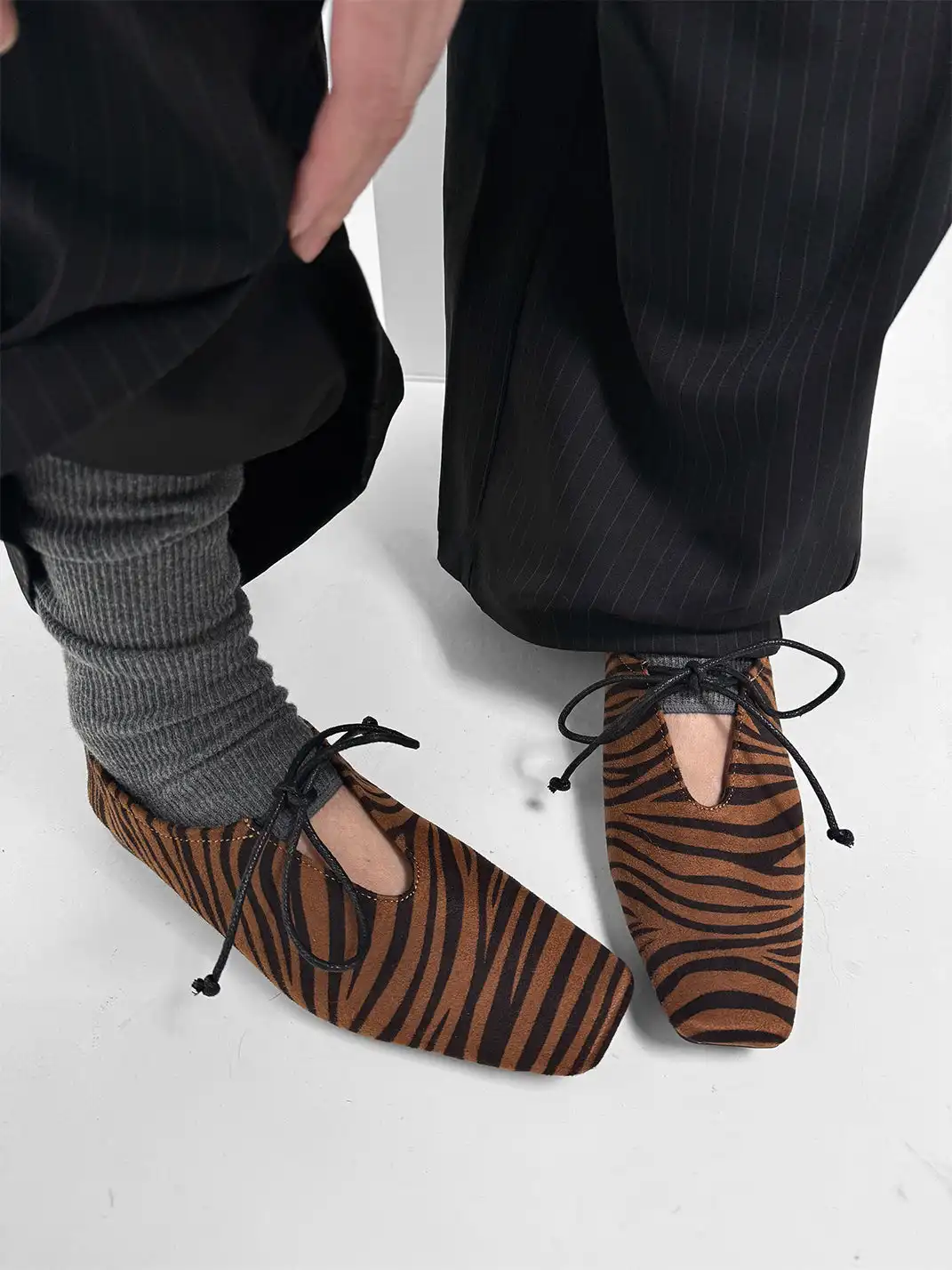 ABstract Garden | Low-Cut Zebra-Print Lace-Up Loafers-Brown