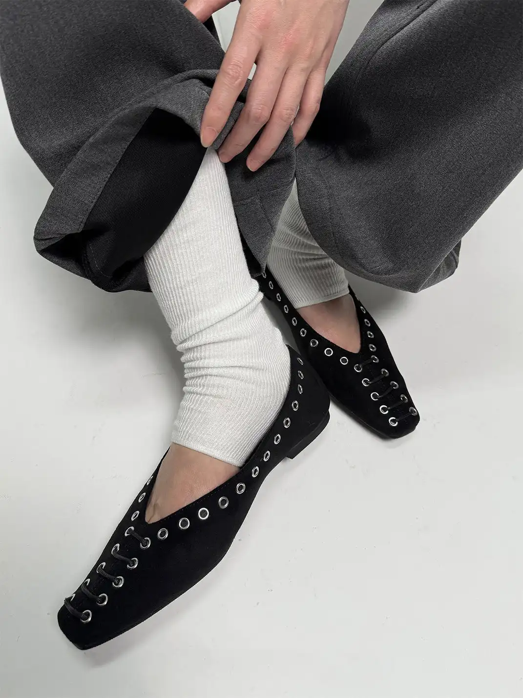 ABstract Garden | Studded Square-Toe Low-Cut Flat Shoes